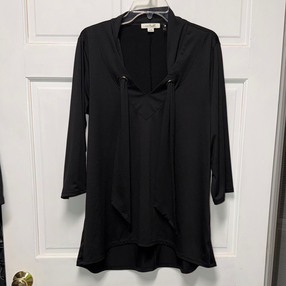 Simply Noelle  Black Tunic Top